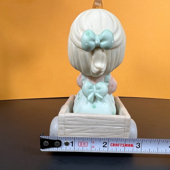 Precious Moments 1999 “Wishing You a World of Peace” C0019 Symbol of Membership - Picture 9 of 13